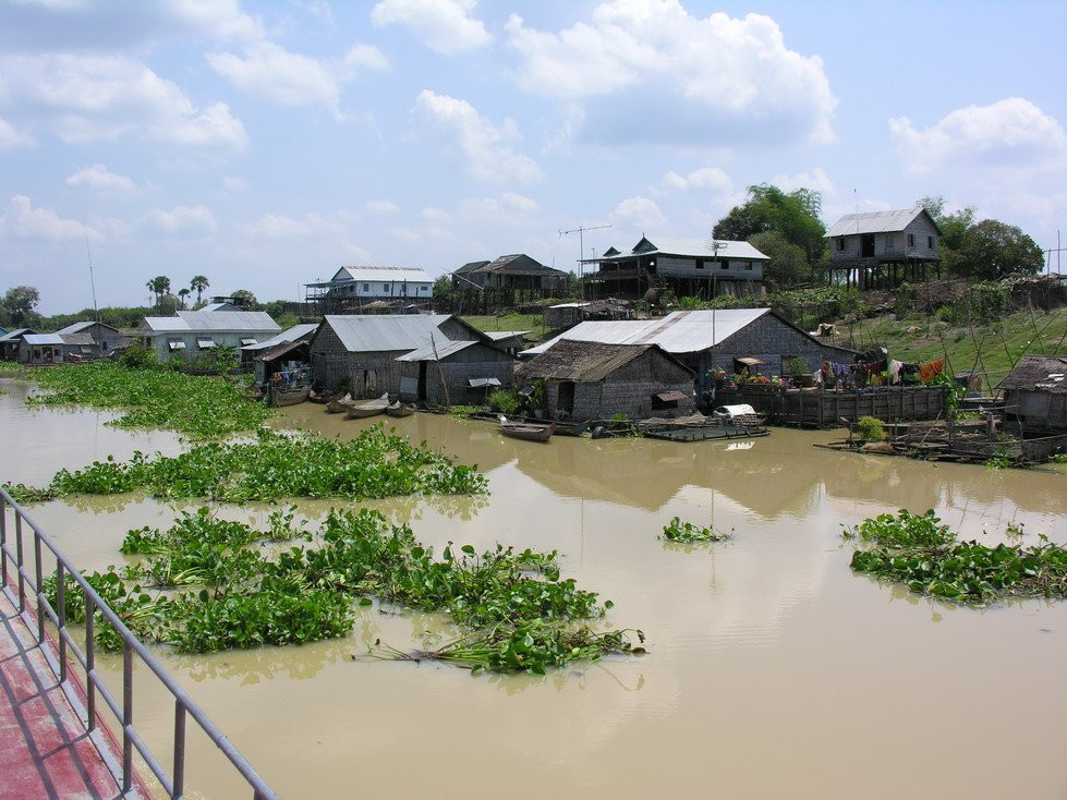 Дома на берегу озера Топлесап, Камбоджа – фотографии Камбоджи