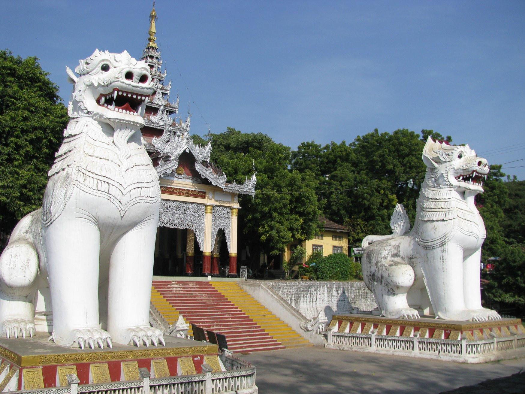 Ворота на холм Мандалай – фотографии Мьянмы