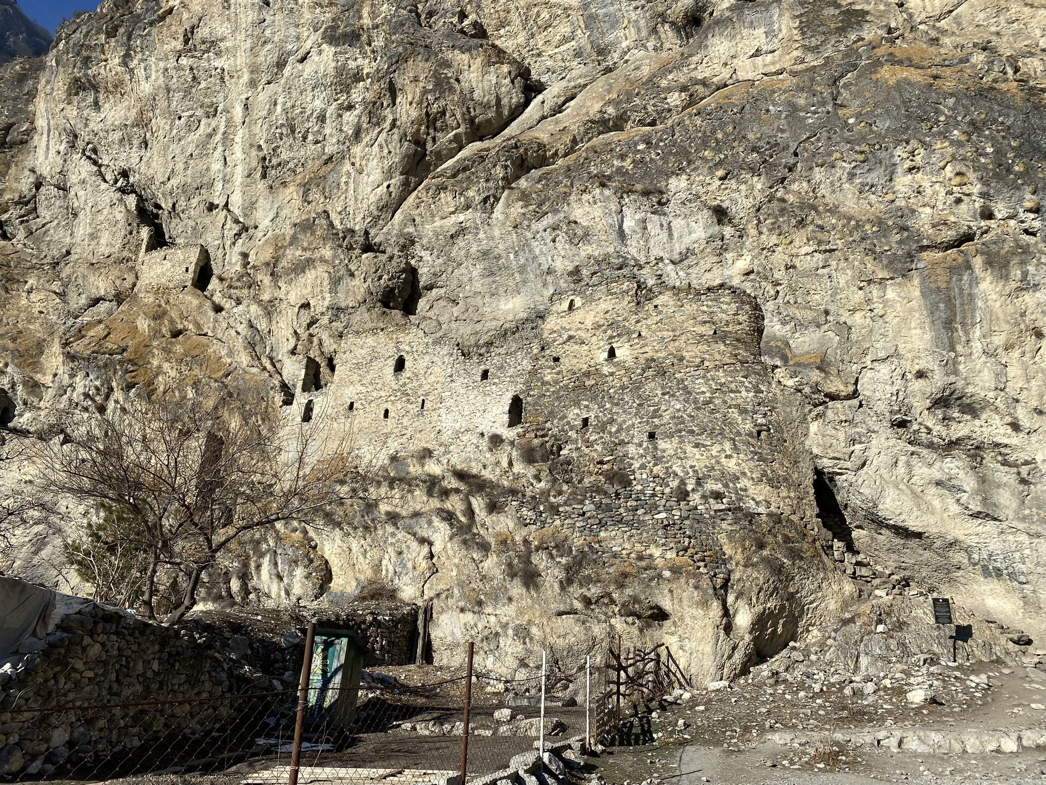 Крепость Дзивгис, Северная Осетия, Россия – фотографии России