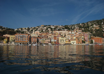 Дома на берегу в Вильфранш-Сюр-Мер, Франция. Фото 15 – фотографии Франции