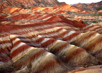 Разноцветные скалы Чжанъе Данься в Чжанъе, Китай – фотографии Китая