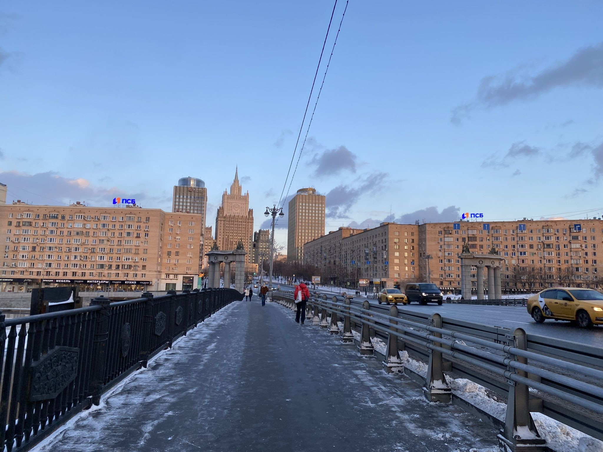 Вид с Бородинского моста со стороны на МИД – фотографии России