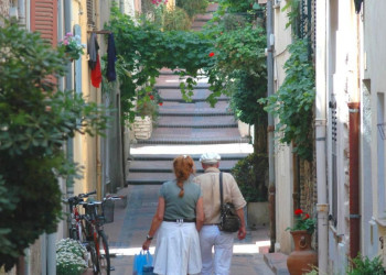 Улица в Антибе, Франция. Фото 15 – фотографии Франции