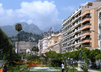 Сквер в Ментоне, Франция – фотографии Франции