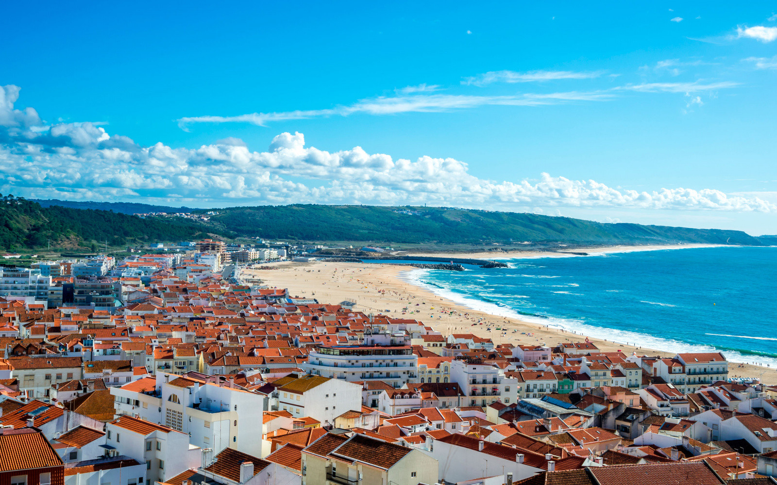 Пляж в Назаре – фотографии Португалии