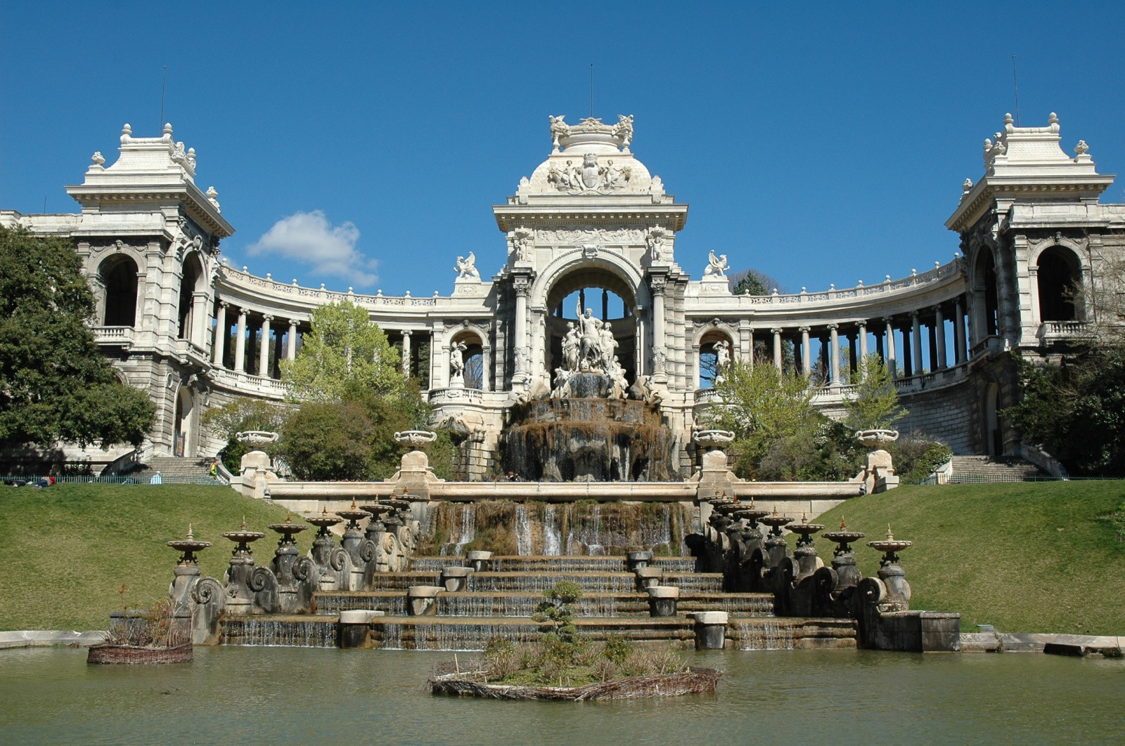 Дворец Лоншан (Palais Longchamp) – фотографии Франции