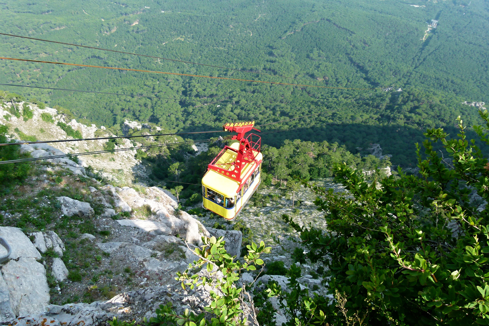Вид на фуникулёр с Ай-Петри – фотографии России