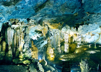 Сталактиты в пещере – фотографии Вьетнама