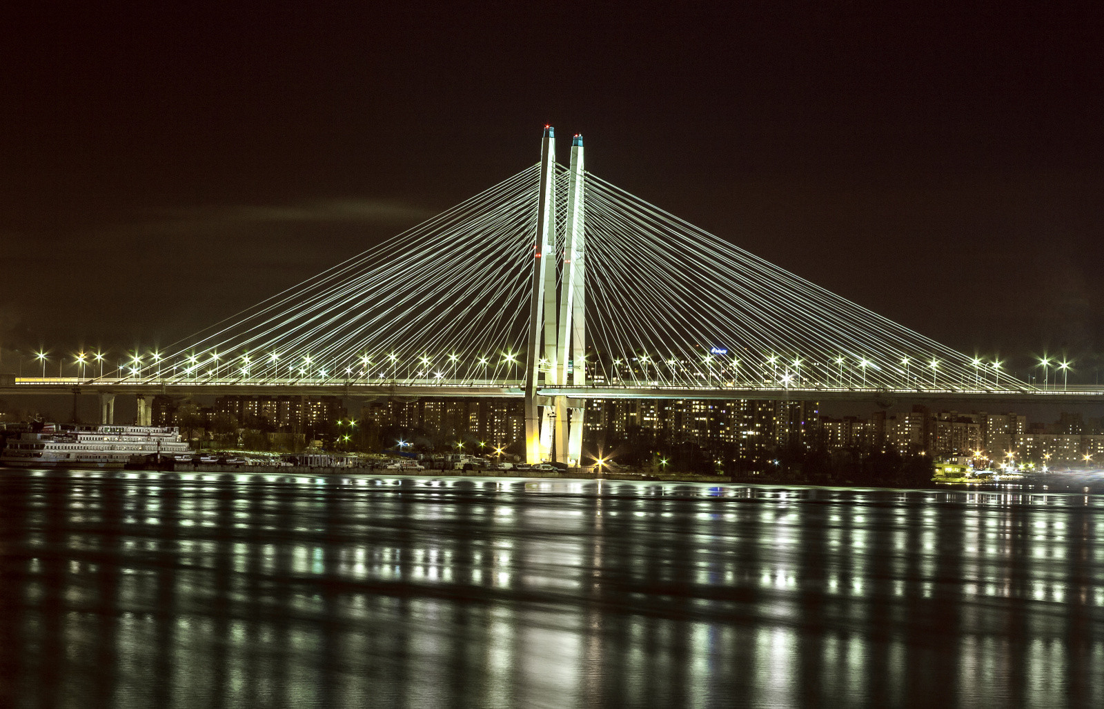 Большой Обуховский мост – фотографии России