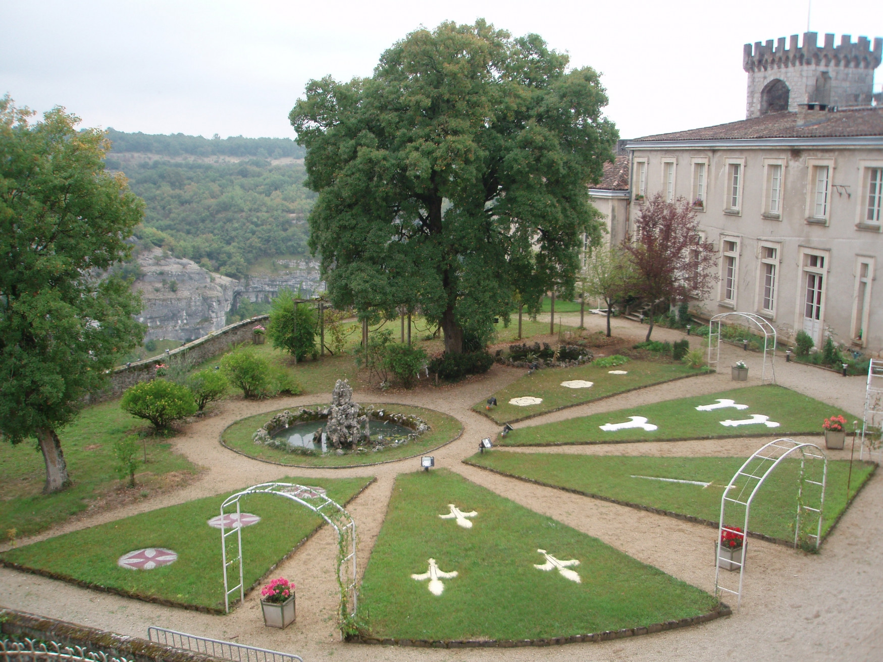 Парк в Рокамадуре, Франция. Фото 1 – фотографии Франции