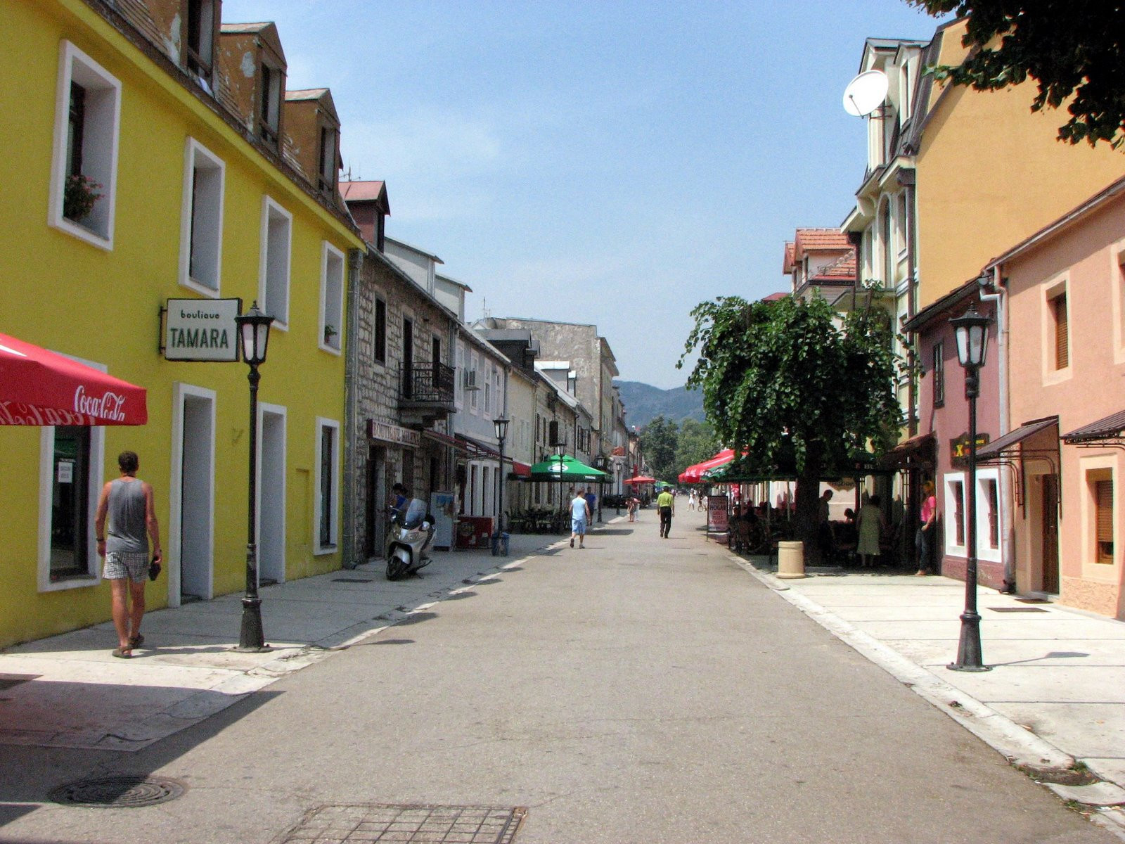 Улица в Цетине, Черногория. Фото 2 – фотографии Черногории