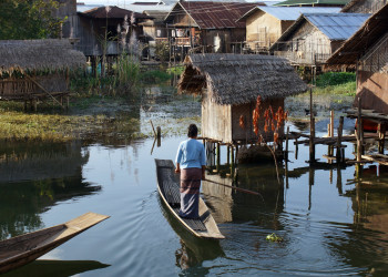 Дома на воде  – фотографии Мьянмы
