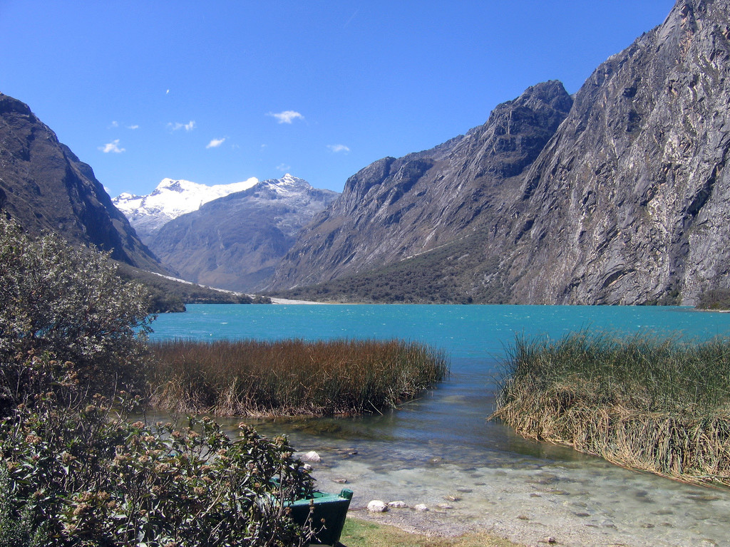 Пейзаж в Национальном Парке Уаскаран (Huascaran National Park) – фотографии Перу