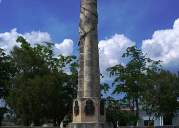 Памятник в Камагуэй, Куба – фотографии Кубы
