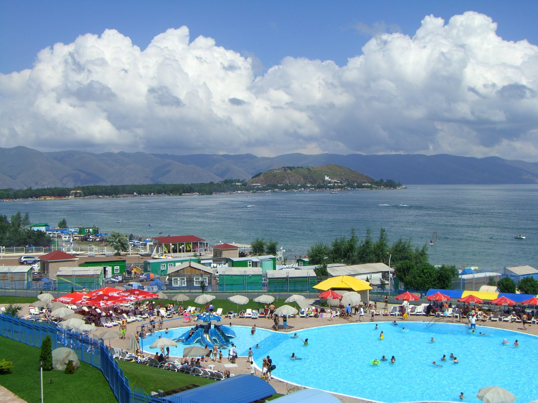 Аквапарк на озере Севан, Армения. Фото 1 – фотографии Армении
