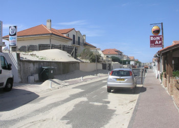 Улица в Мимизане, Франция – фотографии Франции