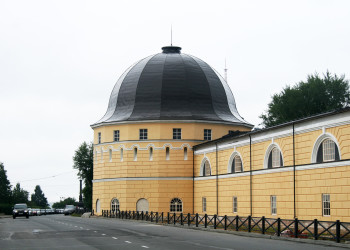 Гостиный двор на набережной Северной Двины – фотографии России