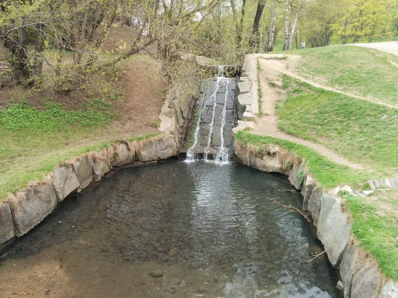 Ручей в парке Коломенское – фотографии России
