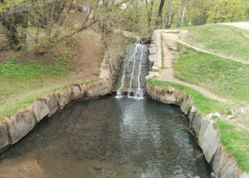 Ручей в парке Коломенское – фотографии России
