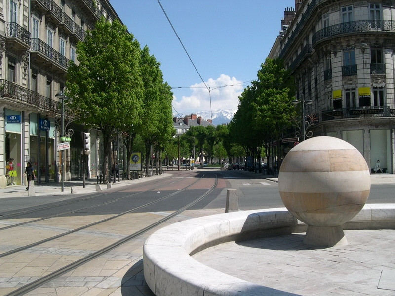 Улица в Гренобле, Франция. Фото 5 – фотографии Франции