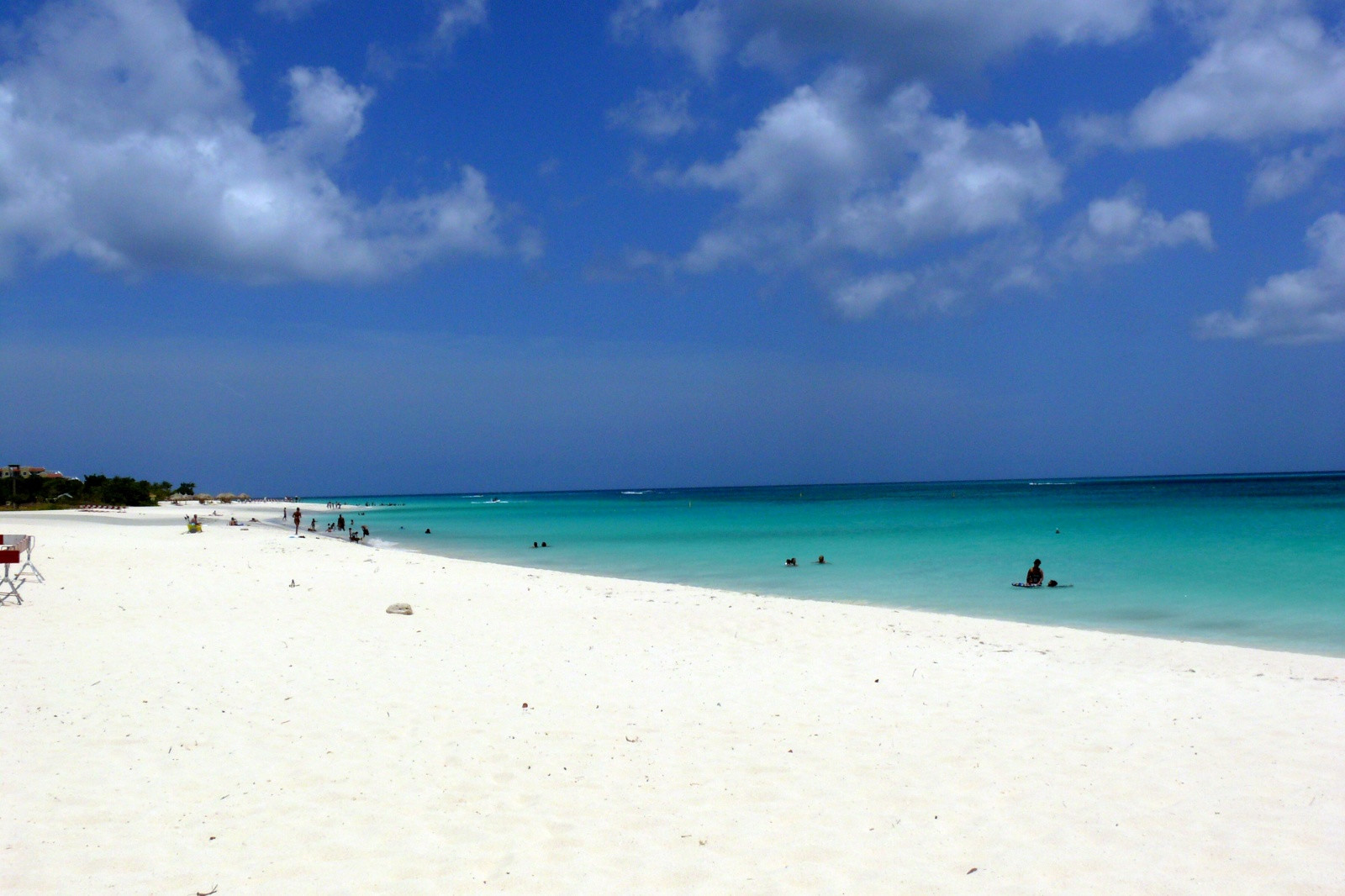 Белоснежный пляж Пляж Eagle Beach – фотографии Арубы