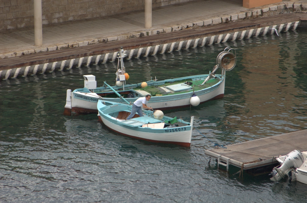 Лодки у причала в Вильфранш-Сюр-Мер, Франция – фотографии Франции