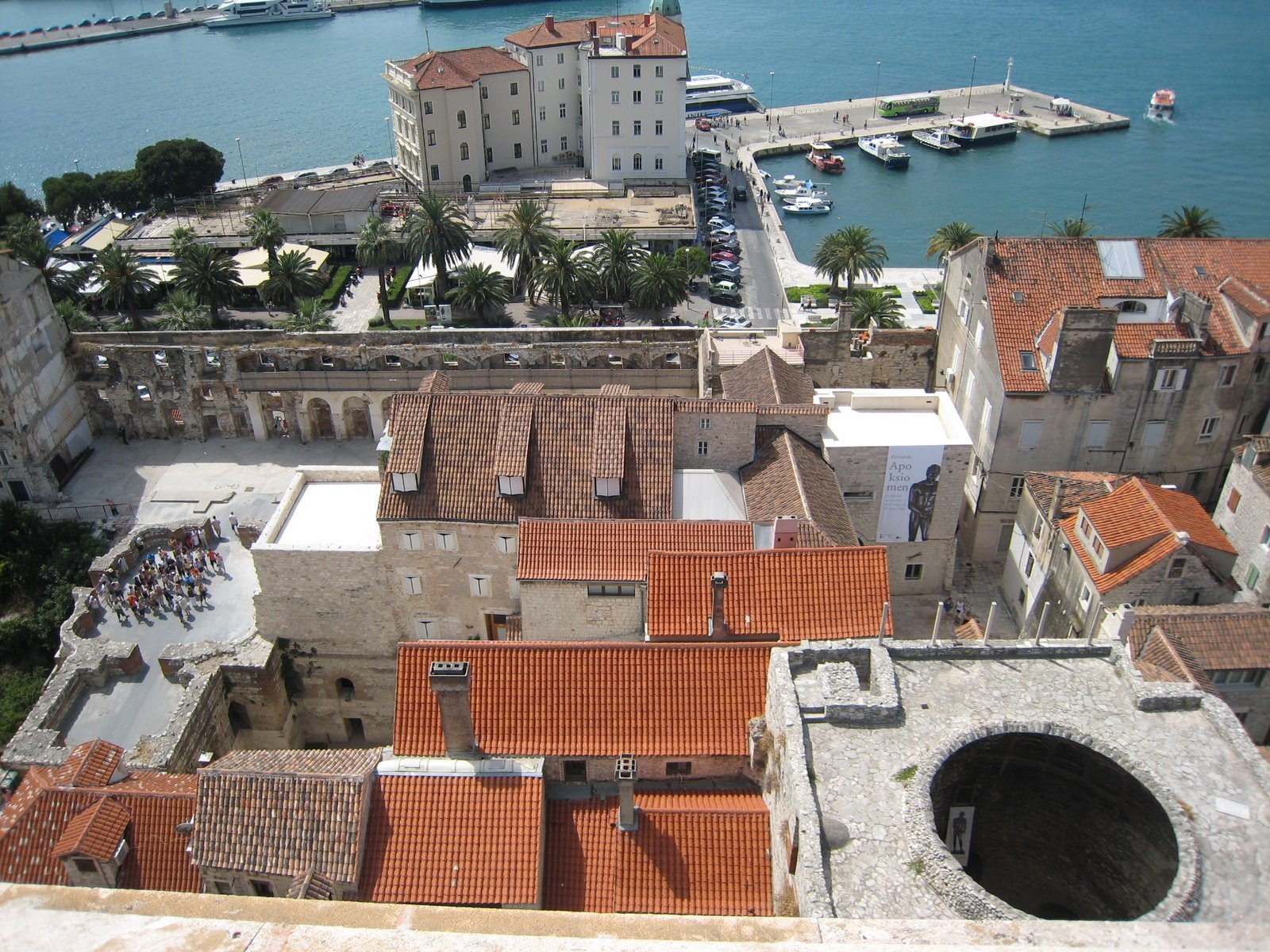 Крыши домов в Сплит, Хорватия – фотографии Хорватии