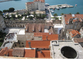 Крыши домов в Сплит, Хорватия – фотографии Хорватии