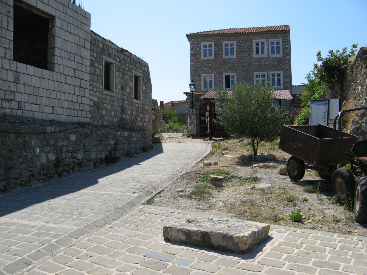 Улица в Ульцинь, Черногория. Фото 2 – фотографии Черногории