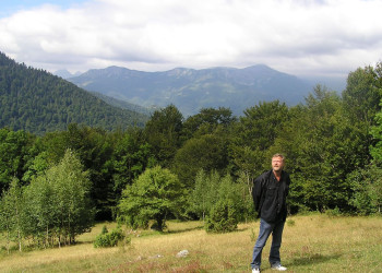 Мужчина в Национальном парке, Черногория – фотографии Черногории