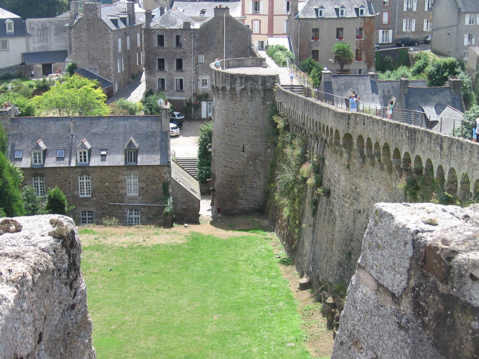 Крепость в Динане, Франция – фотографии Франции