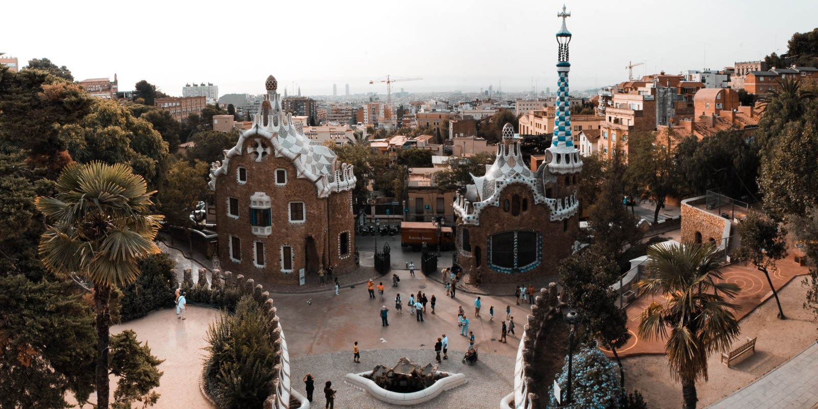 Вход в парк Гуэль (Parque Güell) в Барселоне – фотографии Испании