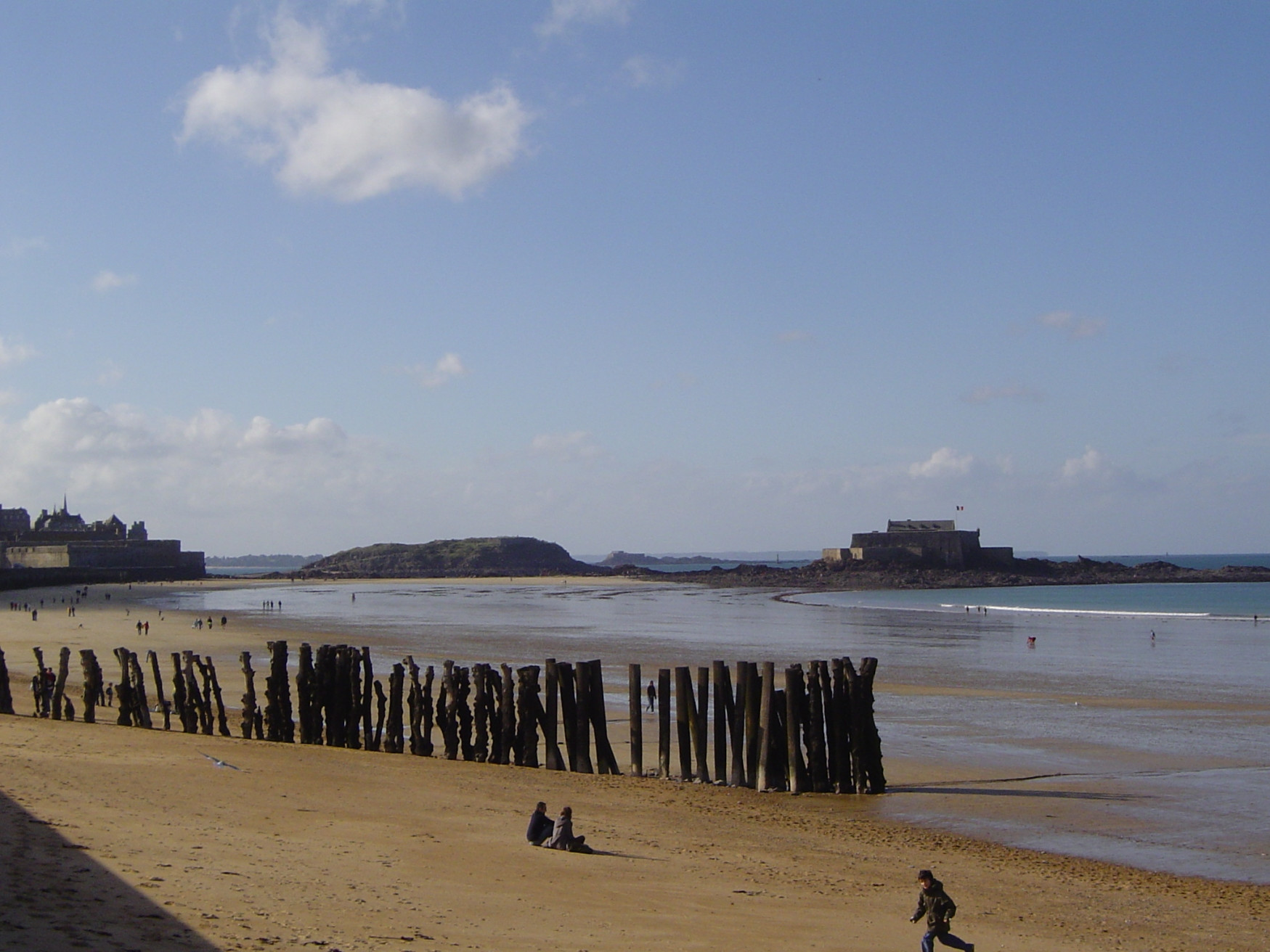 Пляж в Сен-Мало, Франция. Фото 12 – фотографии Франции