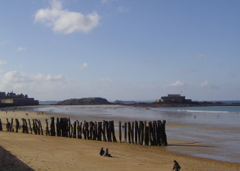 Пляж в Сен-Мало, Франция. Фото 12 – фотографии Франции