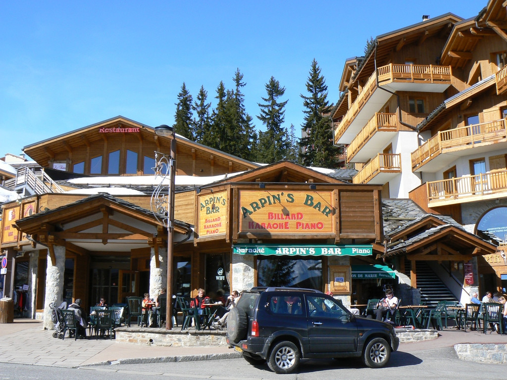 Кафе и рестораны в Ла-Розиере, Франция. Фото 1 – фотографии Франции