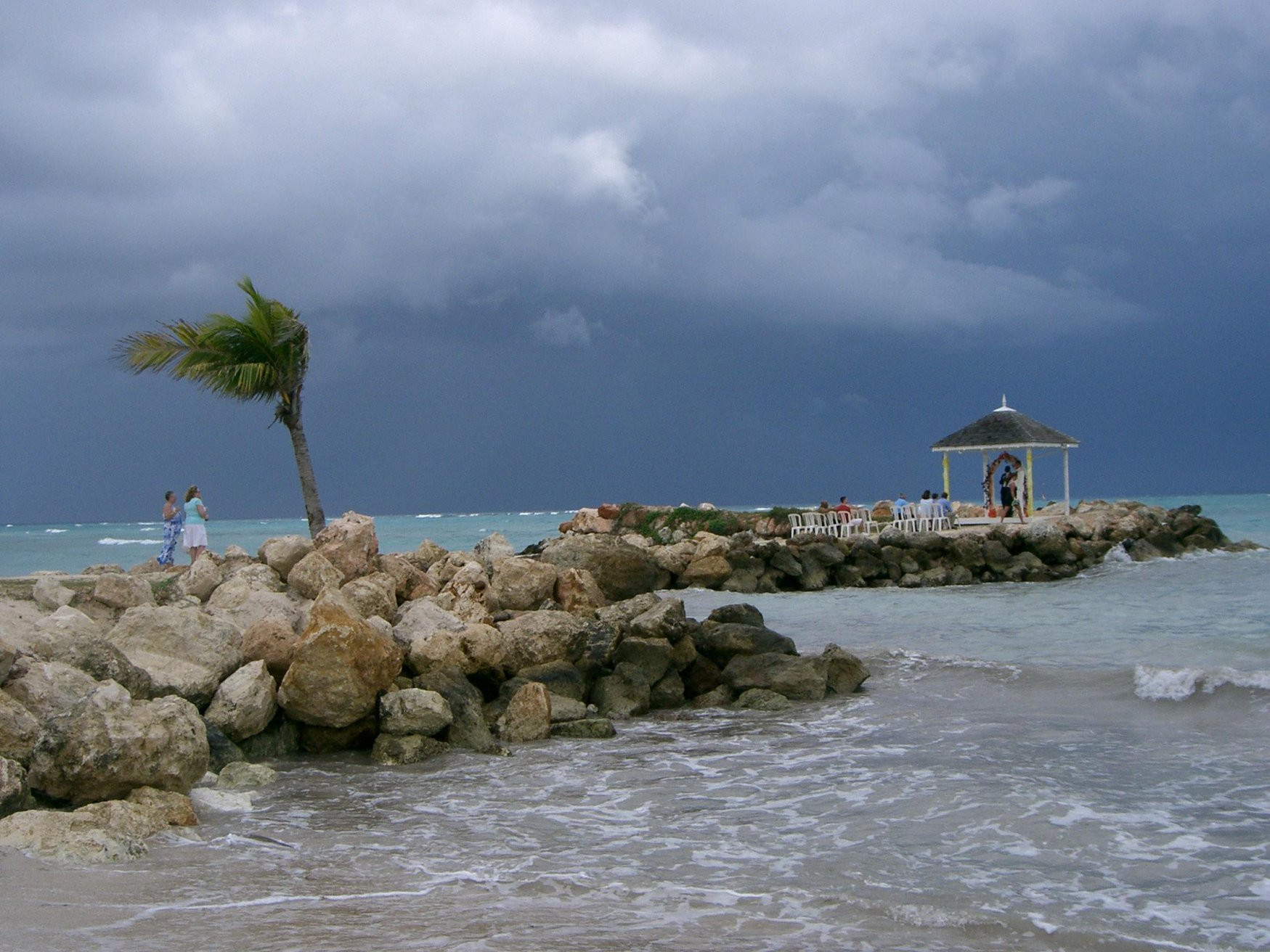 Ротонда на пляже в Трилони, Ямайка. Фото 1 – фотографии Ямайки