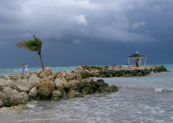 Ротонда на пляже в Трилони, Ямайка. Фото 1 – фотографии Ямайки