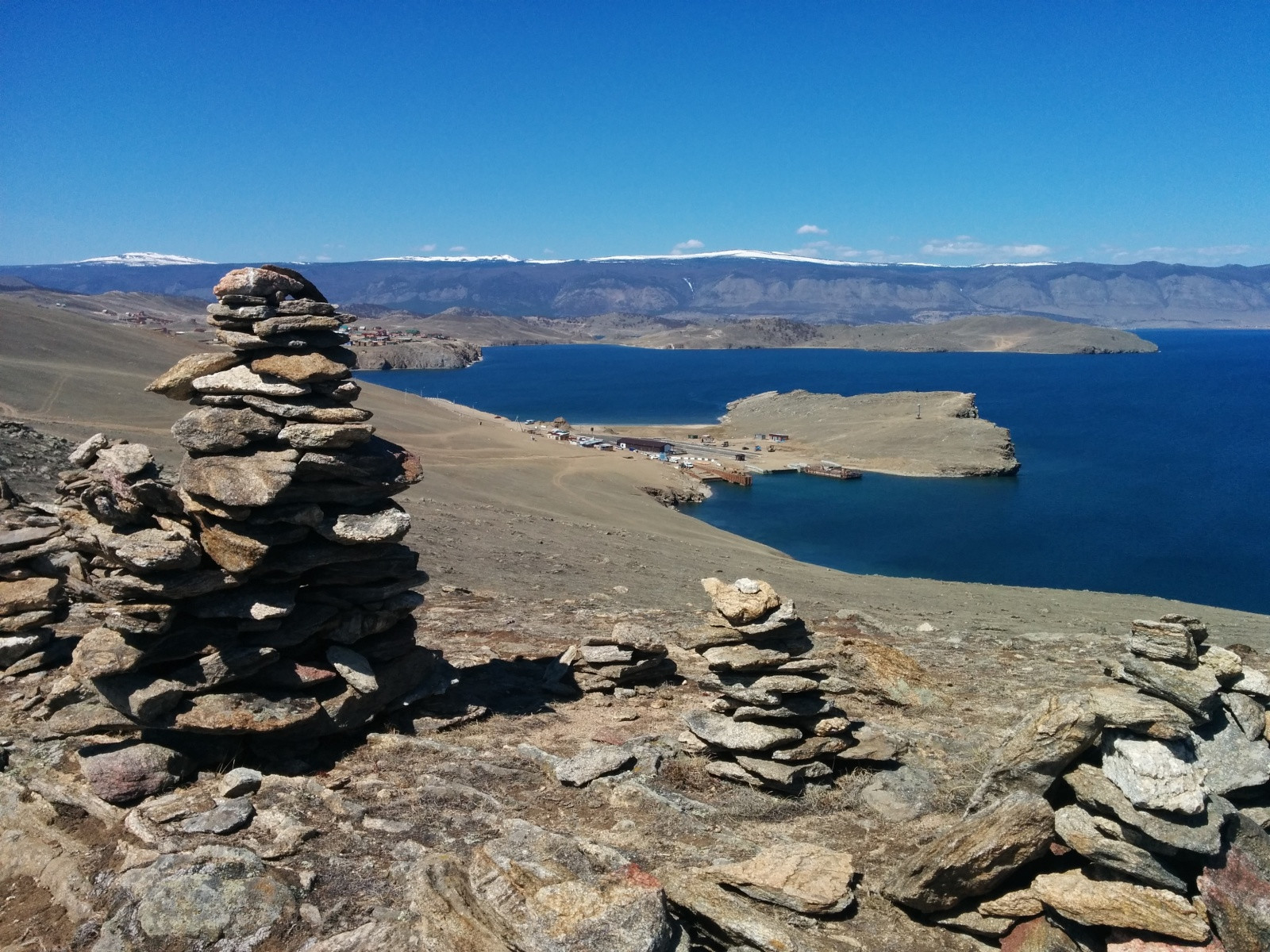 Вид с горы на паромную переправу Сахюрта - Ольхон – фотографии России