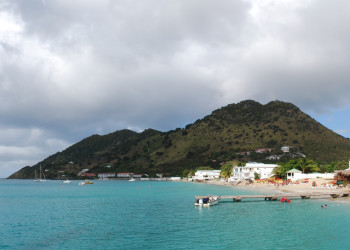 Вид с катера на побережье Сен-Мартена – фотографии Сен-Мартена