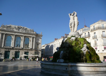 Фонтан в Монпелье, Франция – фотографии Франции