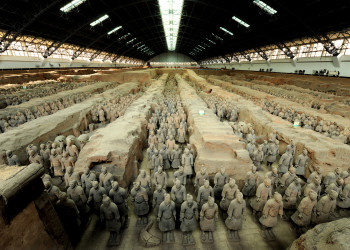 Туристическая площадка Терракотовая армия (Terracotta Army) рядом с Сиань, Китай – фотографии Китая
