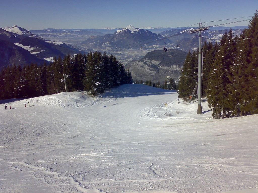 Лыжная трасса в Ле-Карроз, Франция – фотографии Франции