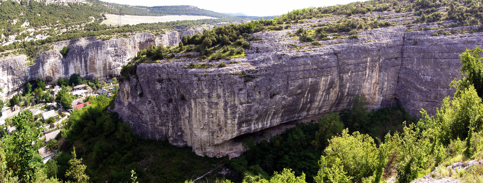 Столовые горы в окрестностях Бахчисарая – фотографии России