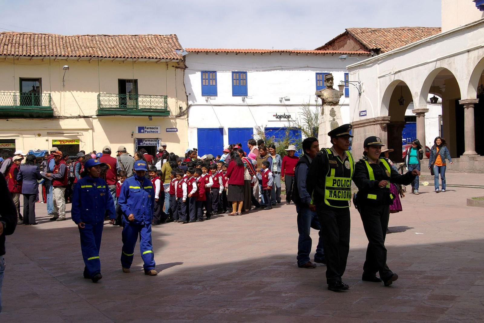 Люди на улицах Куско в Перу – фотографии Перу