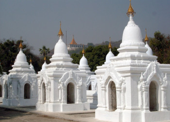 Пагода Кутодо (Kuthodaw Pagoda) – фотографии Мьянмы