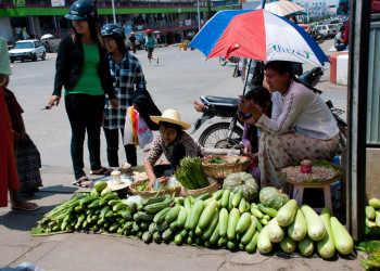 Продавцы овощей в Таунджи, Мьянма – фотографии Мьянмы