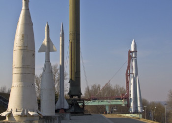 Памятник в Калуге, Россия – фотографии России