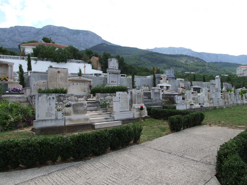 Кладбище в Тучепи, Хорватия – фотографии Хорватии