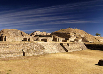 Останки доколумбового поселения Монте-Альбан (Monte Alban) в Мексике – фотографии Мексики