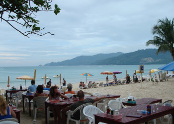 Кафе на пляже в Най-Харн-Бич, Тайланд – фотографии Таиланда